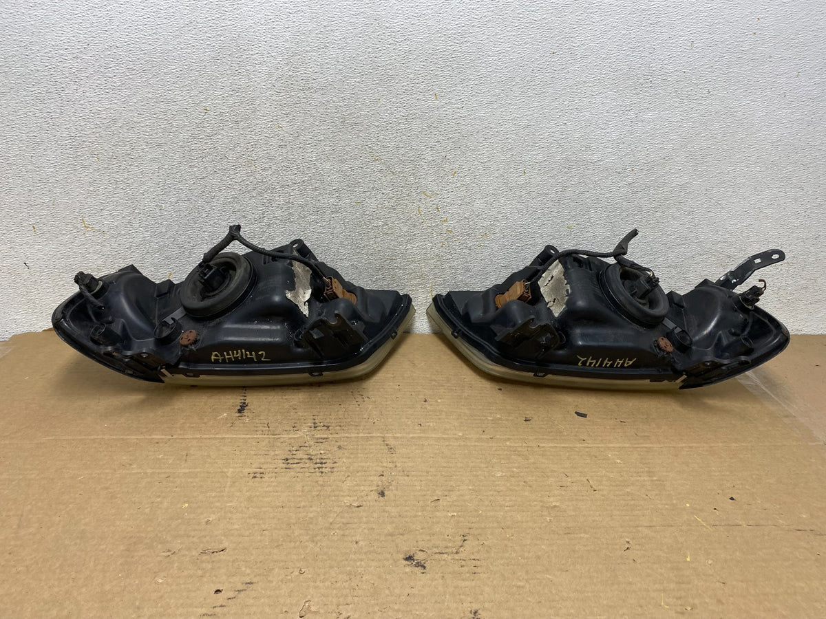 2005 to 2007 Mercury Mariner Left+Right Side Halogen Headlights AH4142 DW8