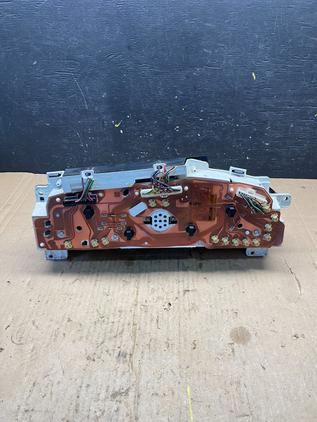 2001 - 2002 Ford Econoline E250 E350 Van Speedometer Instrument Cluster P0011 DG4