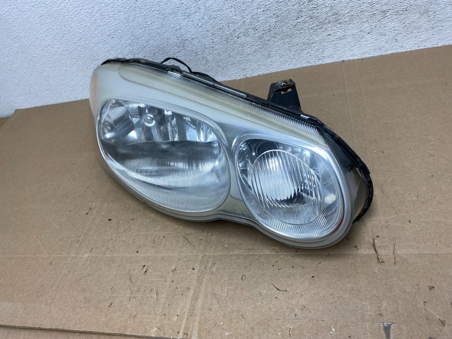 2004 2005 2006 Chrysler Sebring Right Passenger Side Halogen Headlight AE5950 DW1