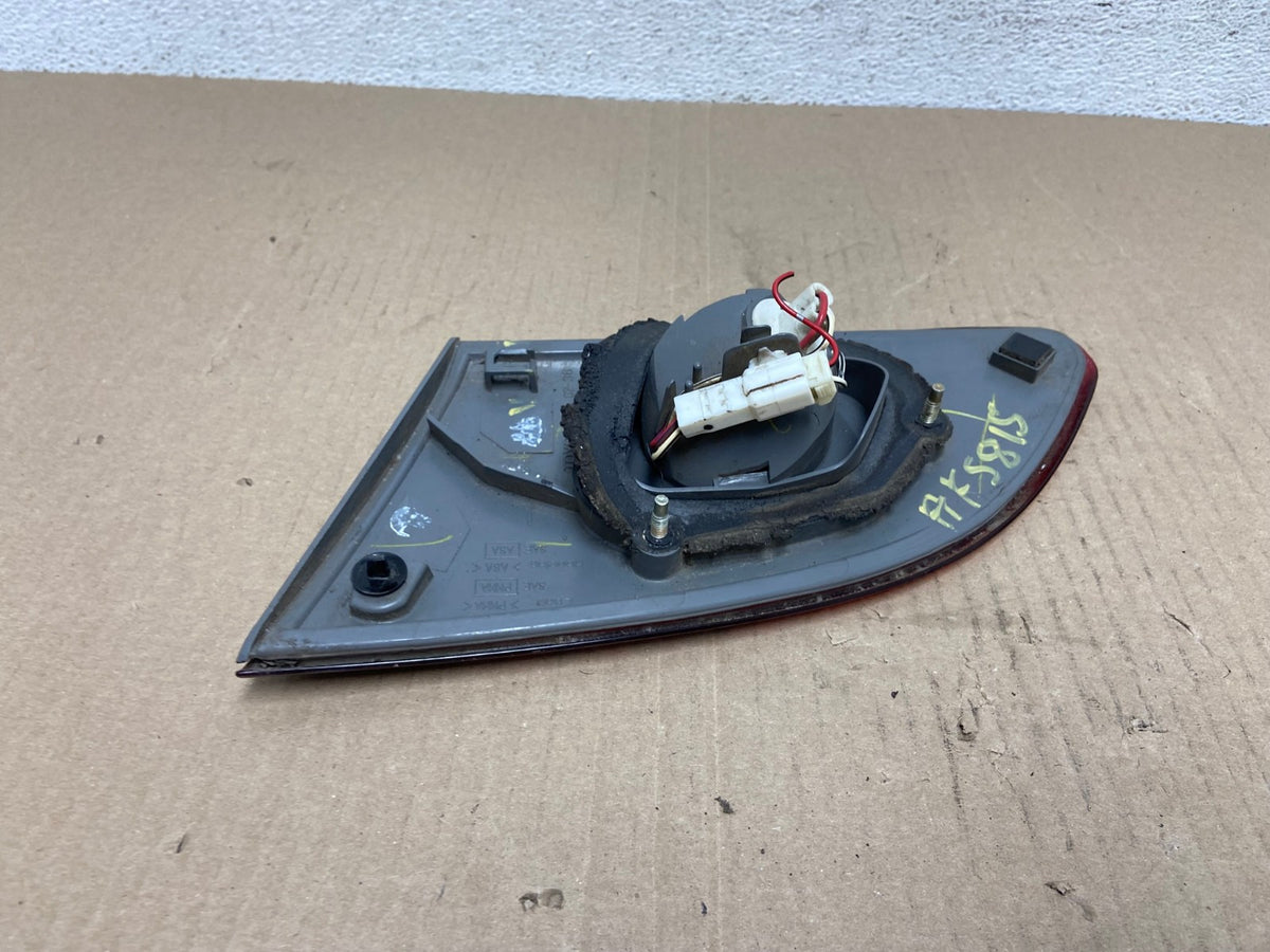 2001 2002 Toyota Corolla Left Driver LH Side Inner Tail light AF5815 LK5