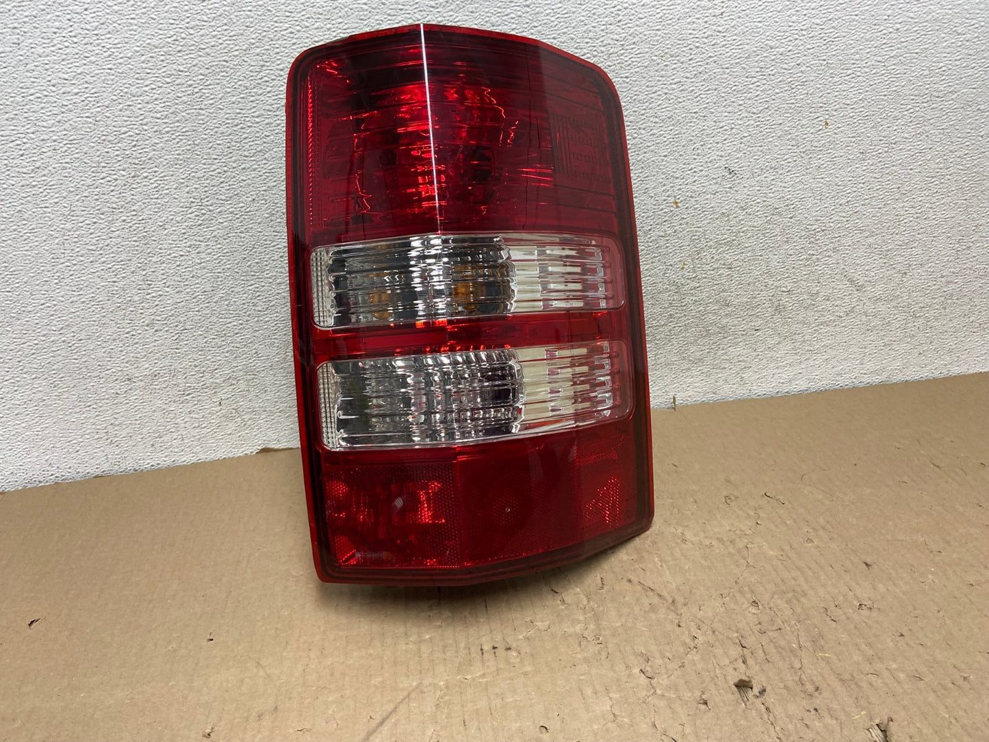 2008 to 2012 Jeep Liberty Right Passenger RH Side Tail Light AG8052 LK0