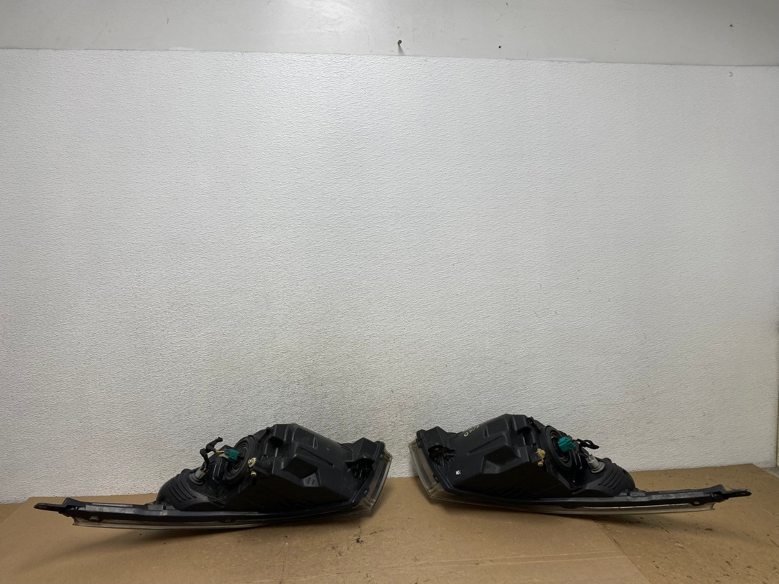 2011 to 2015 Chevrolet Cruze Halogen Left+Right Set Headlights AF4630 LK6
