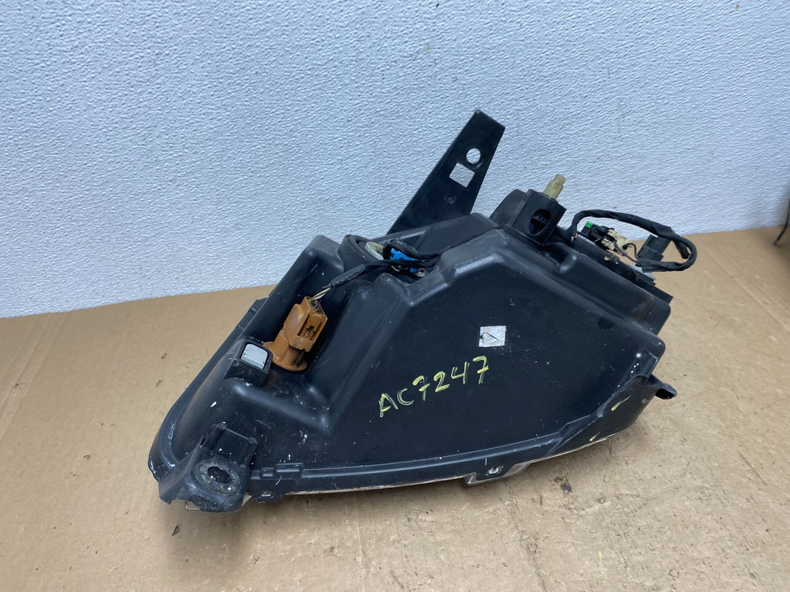 2011-2013 Jeep Grand Cherokee Right Passenger Halogen Headlight AC7247 DW7