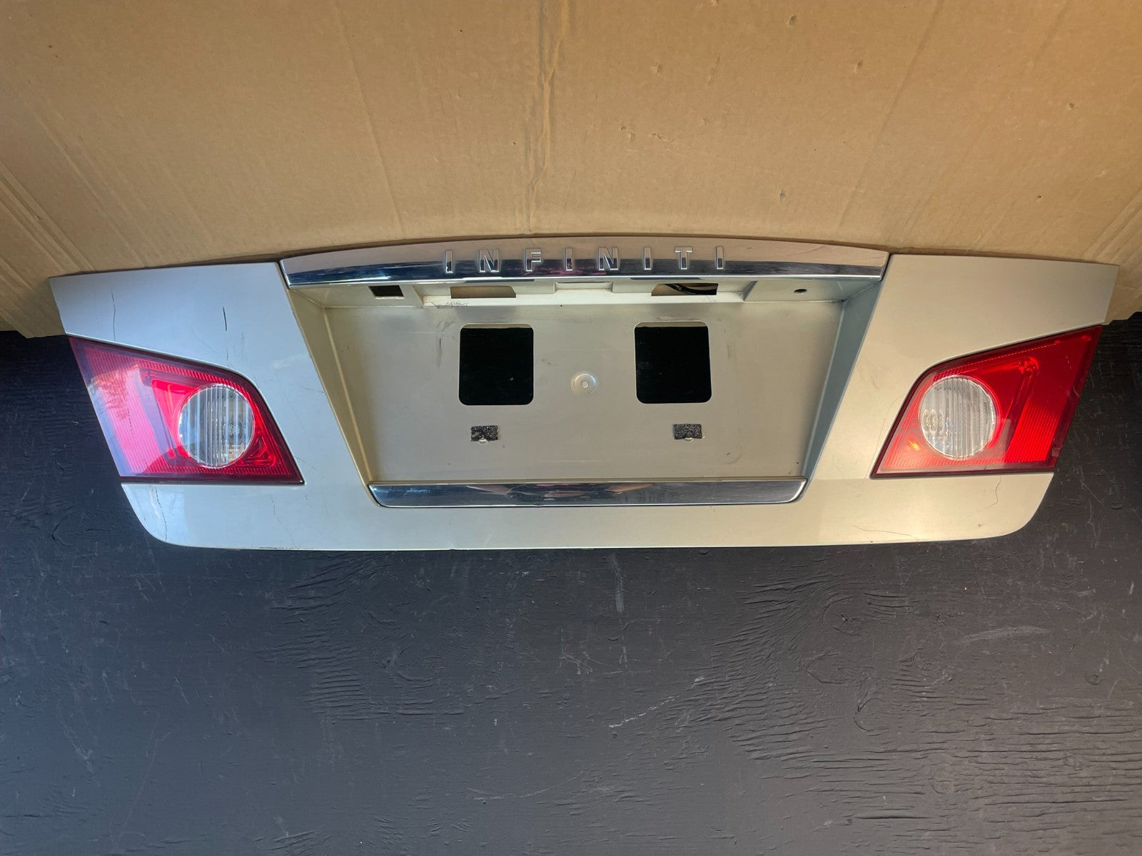 2006 2007 Infiniti M35 Rear Trunk Panel Trim Molding W/ Lights AC9701 DG0