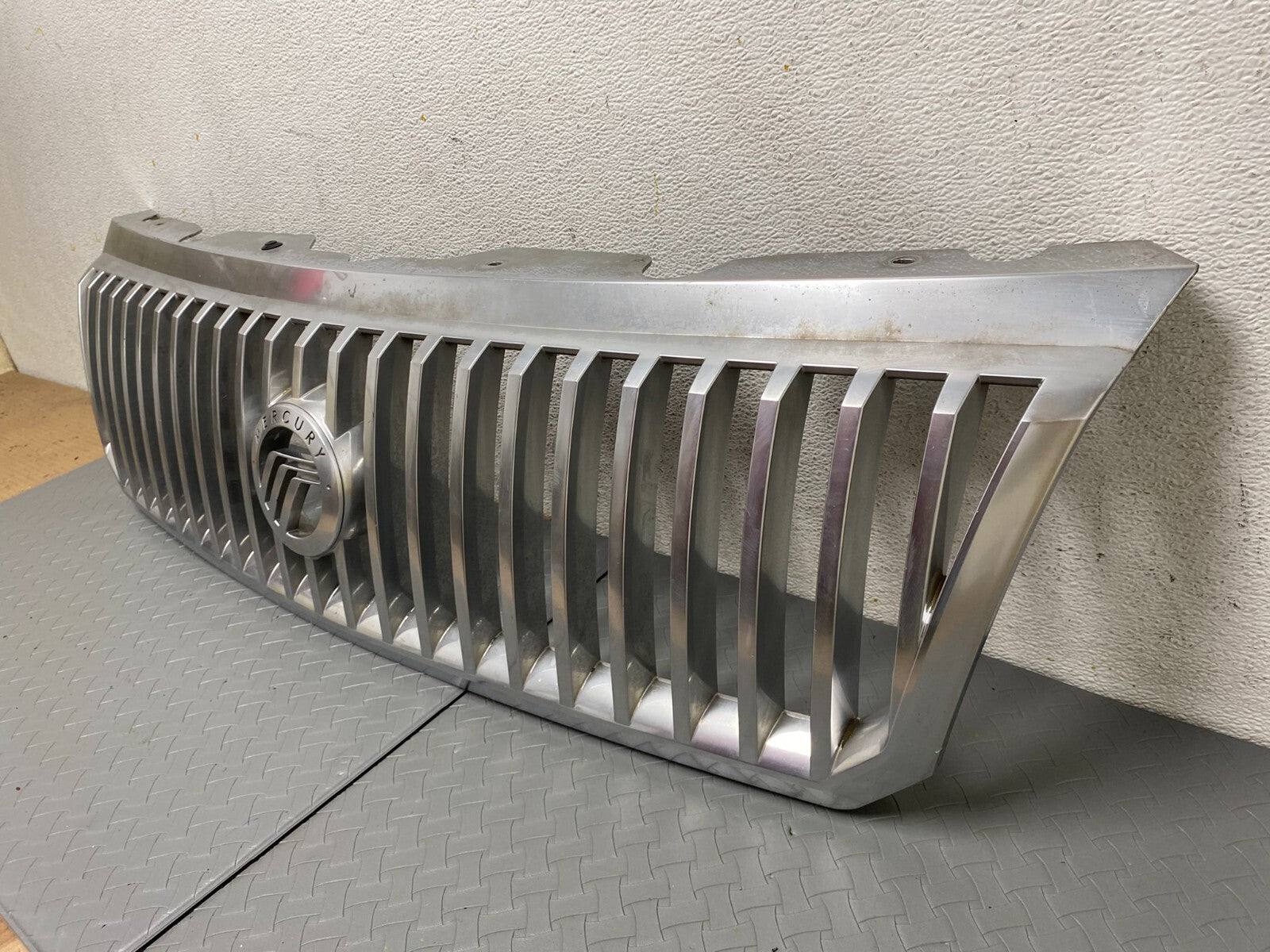 2002 to 2005 Mercury Mountaineer Front Upper Grill Grille Oem A3344 PS1