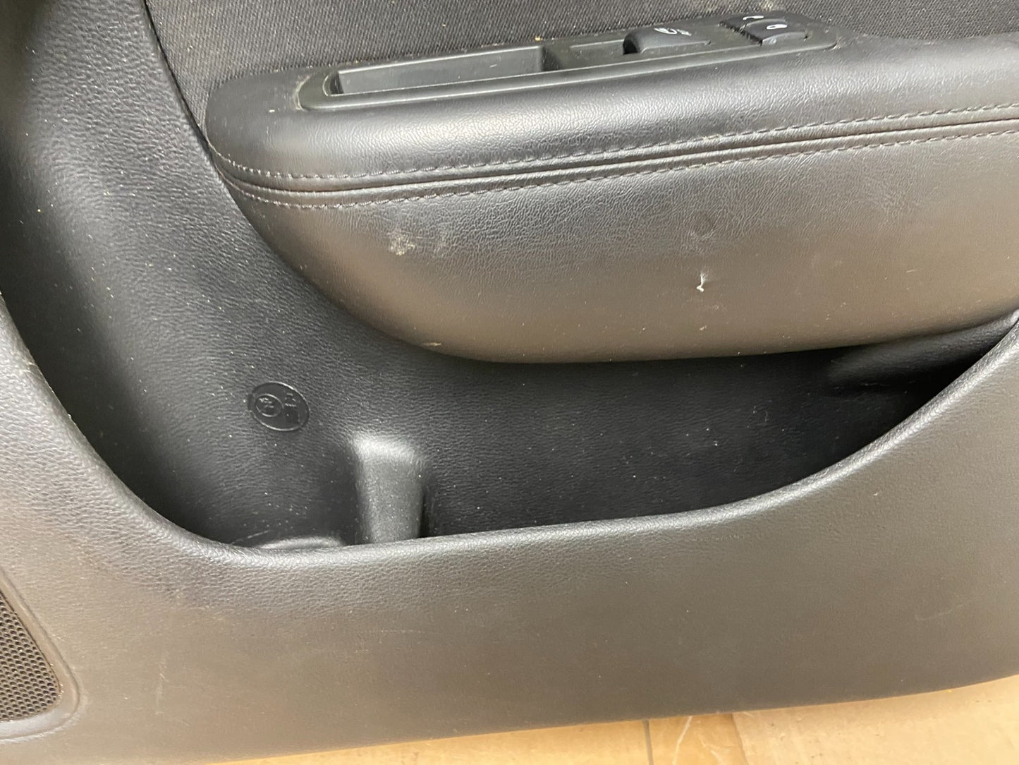 2015 to 2017 Chrysler 200 Front Right Passenger Side Door Panel OEM r4705 DG4