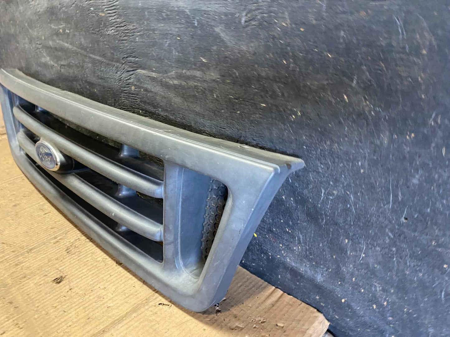 2003 to 2007 Ford Econoline E150 E250 E350 Front Grille Grille OEM S9582 DG1