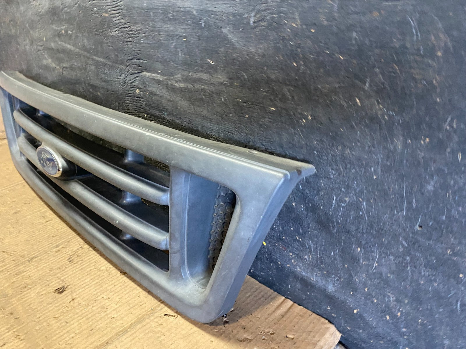 2003 to 2007 Ford Econoline E150 E250 E350 Front Grille Grille OEM S9582 DG1