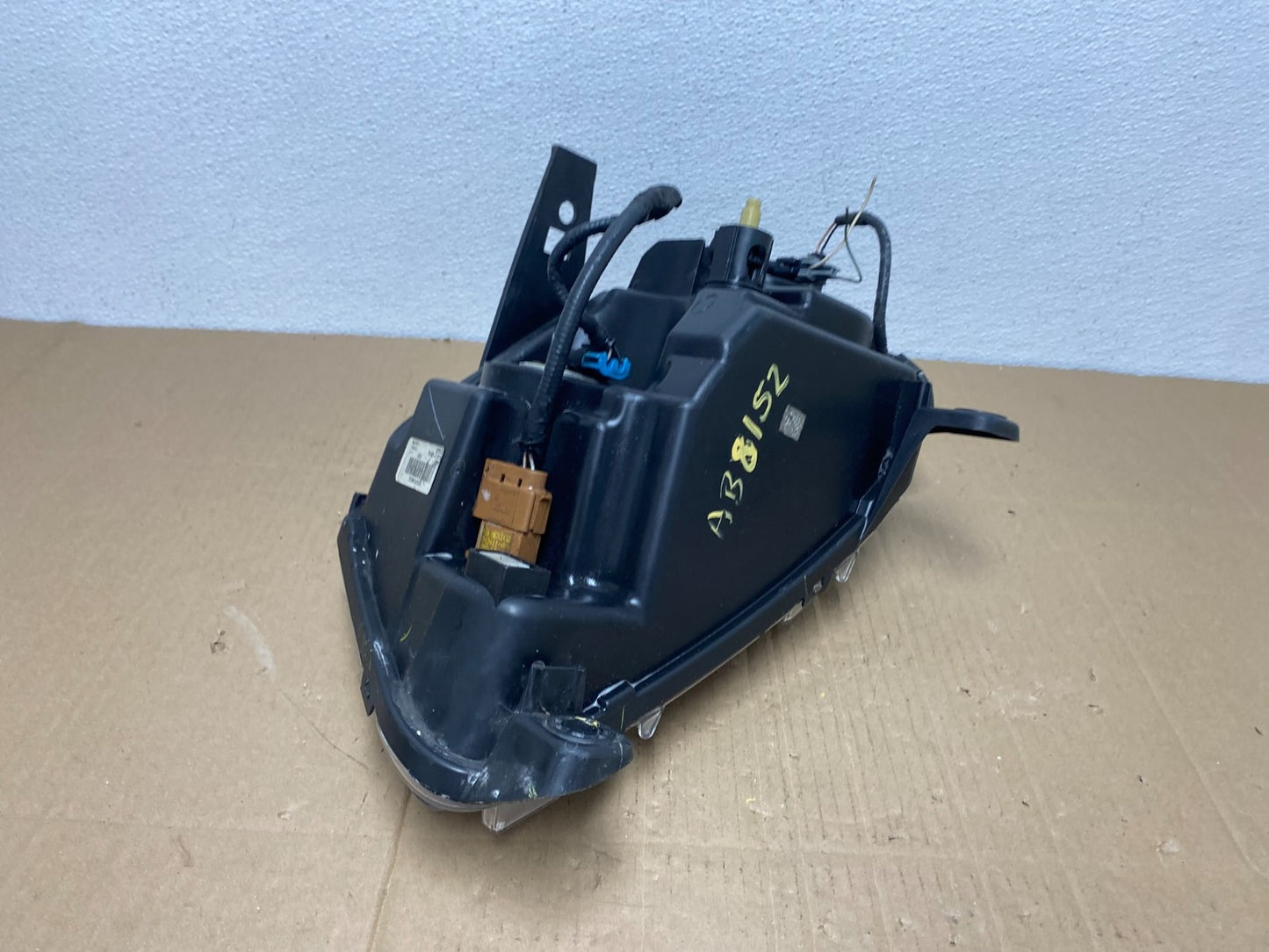 2011-2013 Jeep Grand Cherokee Right Passenger Halogen Headlight AB8152 DW7
