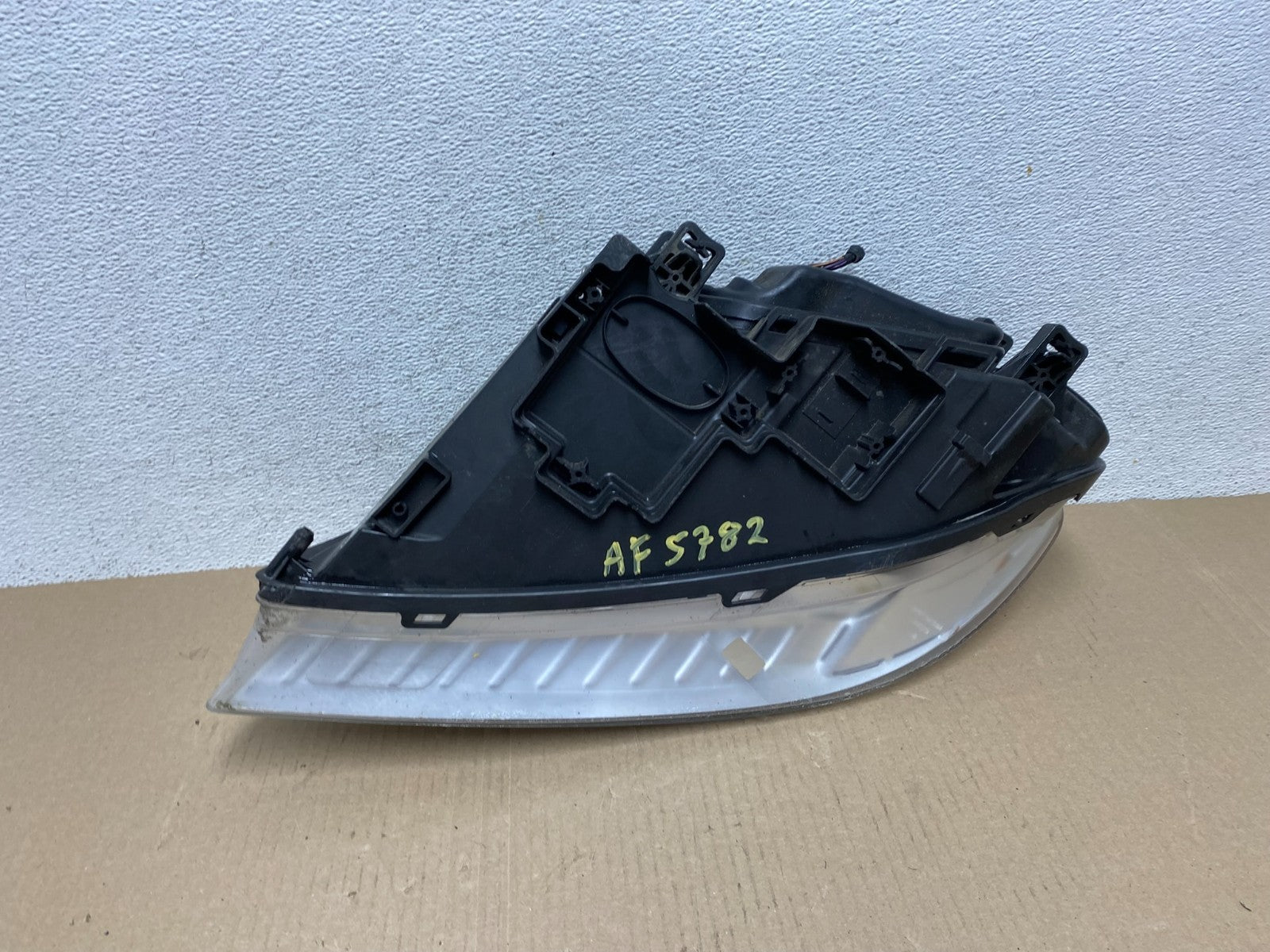 2008 to 2013 Volvo XC70 V70 S80 Right Passenger Side Halogen Headlight AF5782 DW8