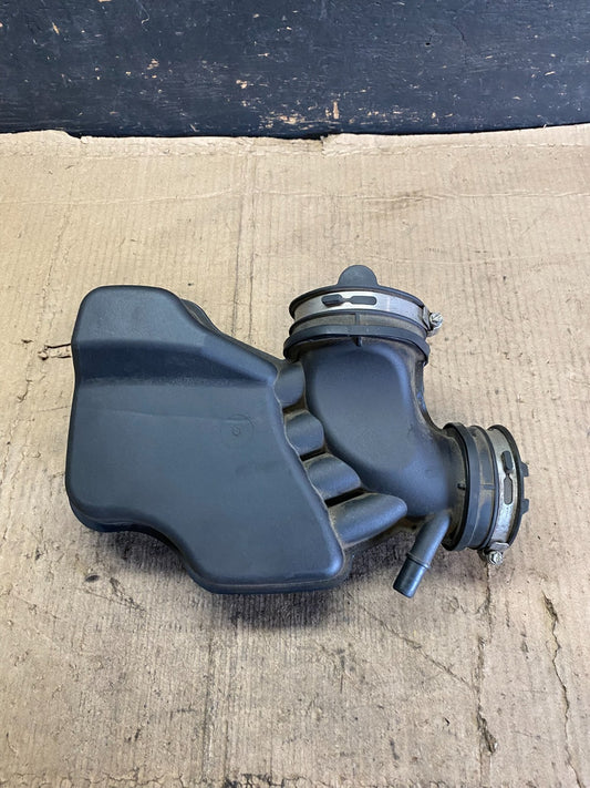 2020 to 2022 Ford Explorer OEM Air Right Intake Cleaner Inlet OEM p0886 DG0