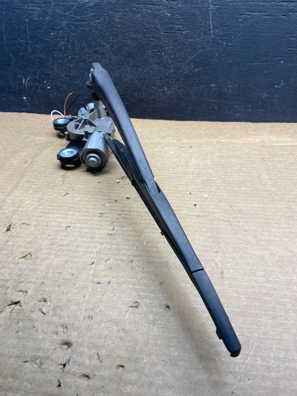 2004 to 2009 Mazda 3 Windshield Rear Wiper Motor ad9838 DG2