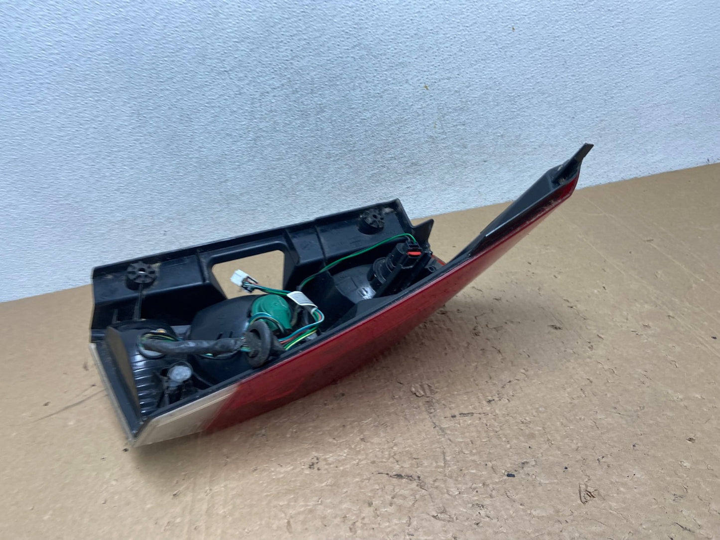 2004 to 2009 Nissan Quest Left Driver Lh Side Tail Light AG1412 LK7