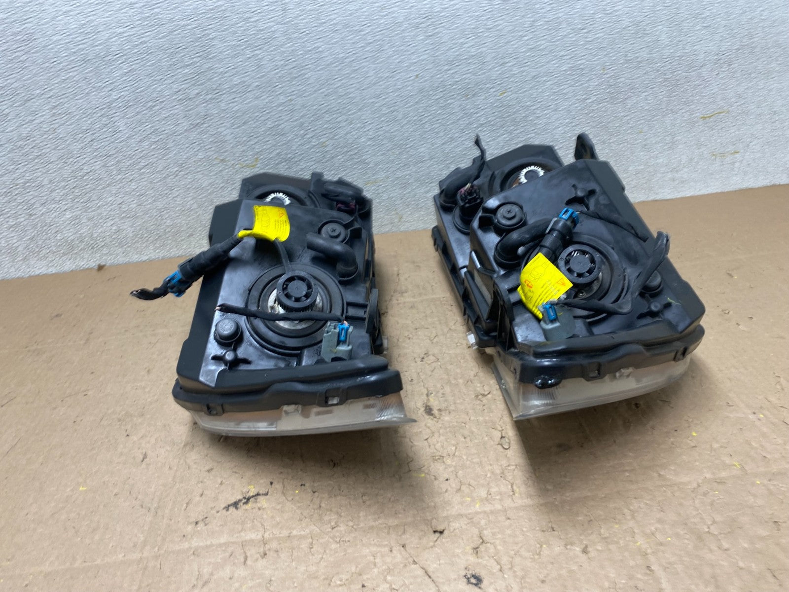 2009 to 2017 Dodge Journey Headlights Left+Right Set Halogen W2643 DW11