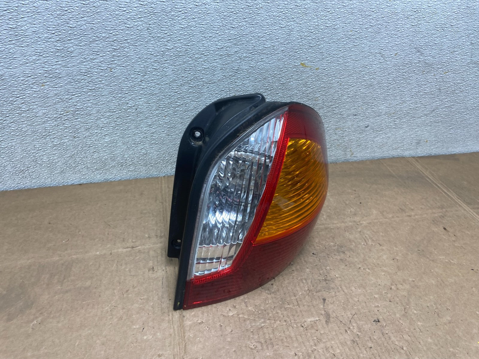 2001 2002 2003 2004 Hyundai Santa Fe Right Passenger Rh Side Tail Light Y5794 DG2