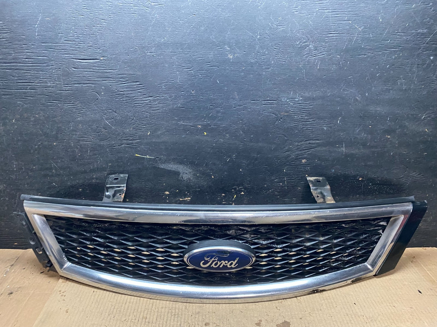 2005 2006 2007 Ford Five Hundred  Front Upper Grill Grille Logo Emblem U7759 DG0