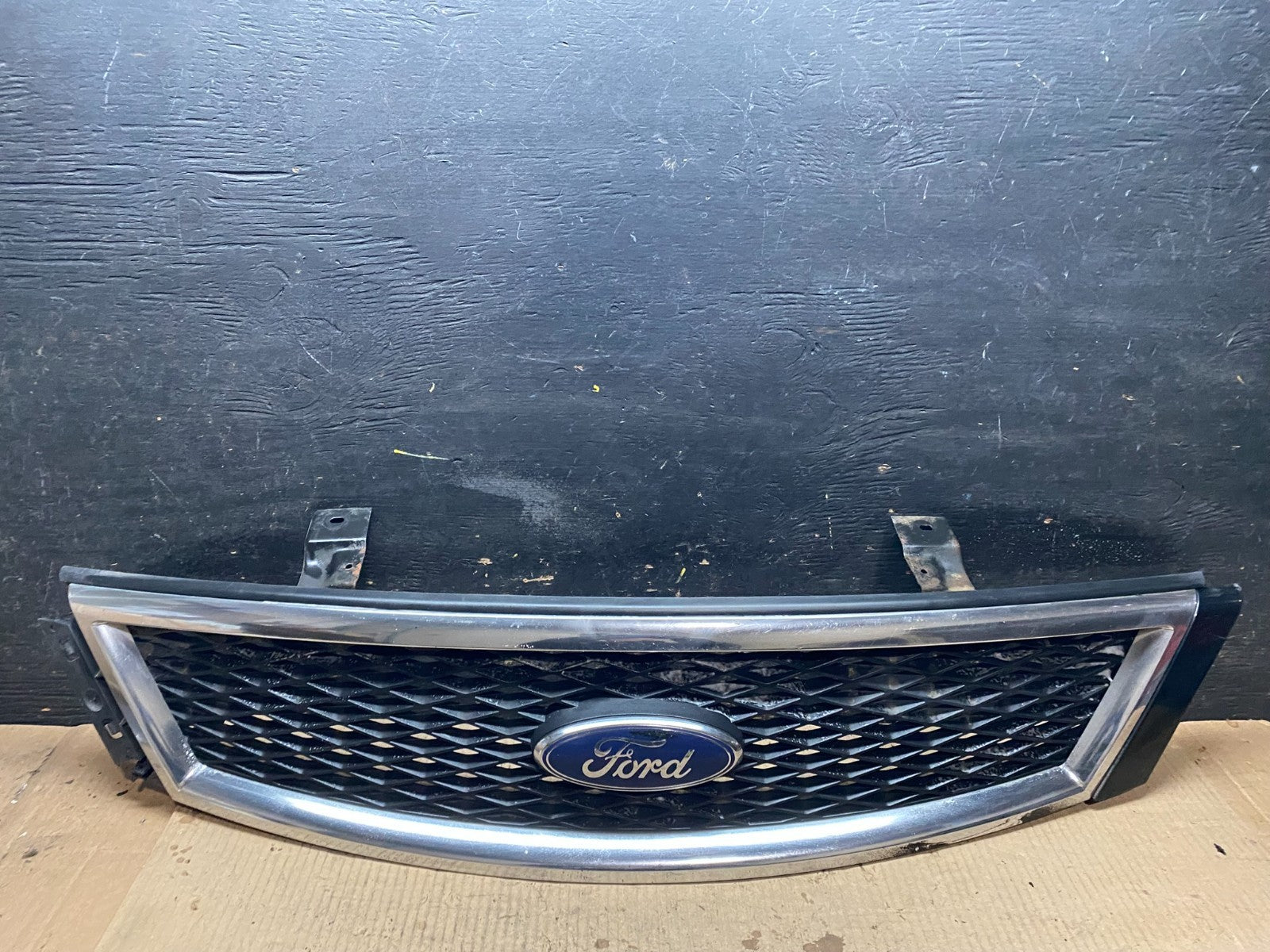 2005 2006 2007 Ford Five Hundred  Front Upper Grill Grille Logo Emblem U7759 DG0