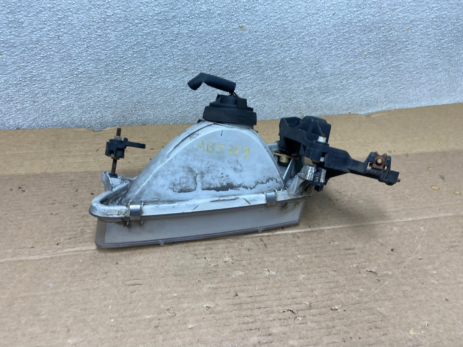 1998 to 2000 Toyota Corolla Front Right Passenger RH Headlight AB5219 DW7