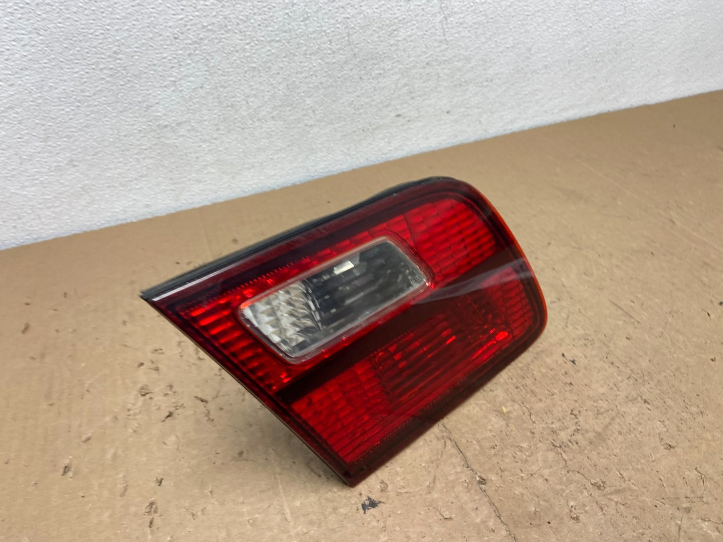 1998-1999 Toyota Avalon Left Driver Lh Side Inner Tail Light AC7333 DW2