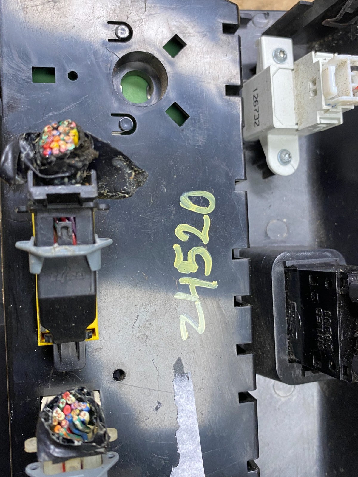 2004 - 2007 Nissan Titan Armada Radio r Climate Control Bezel Trim OEM z4520 DG8