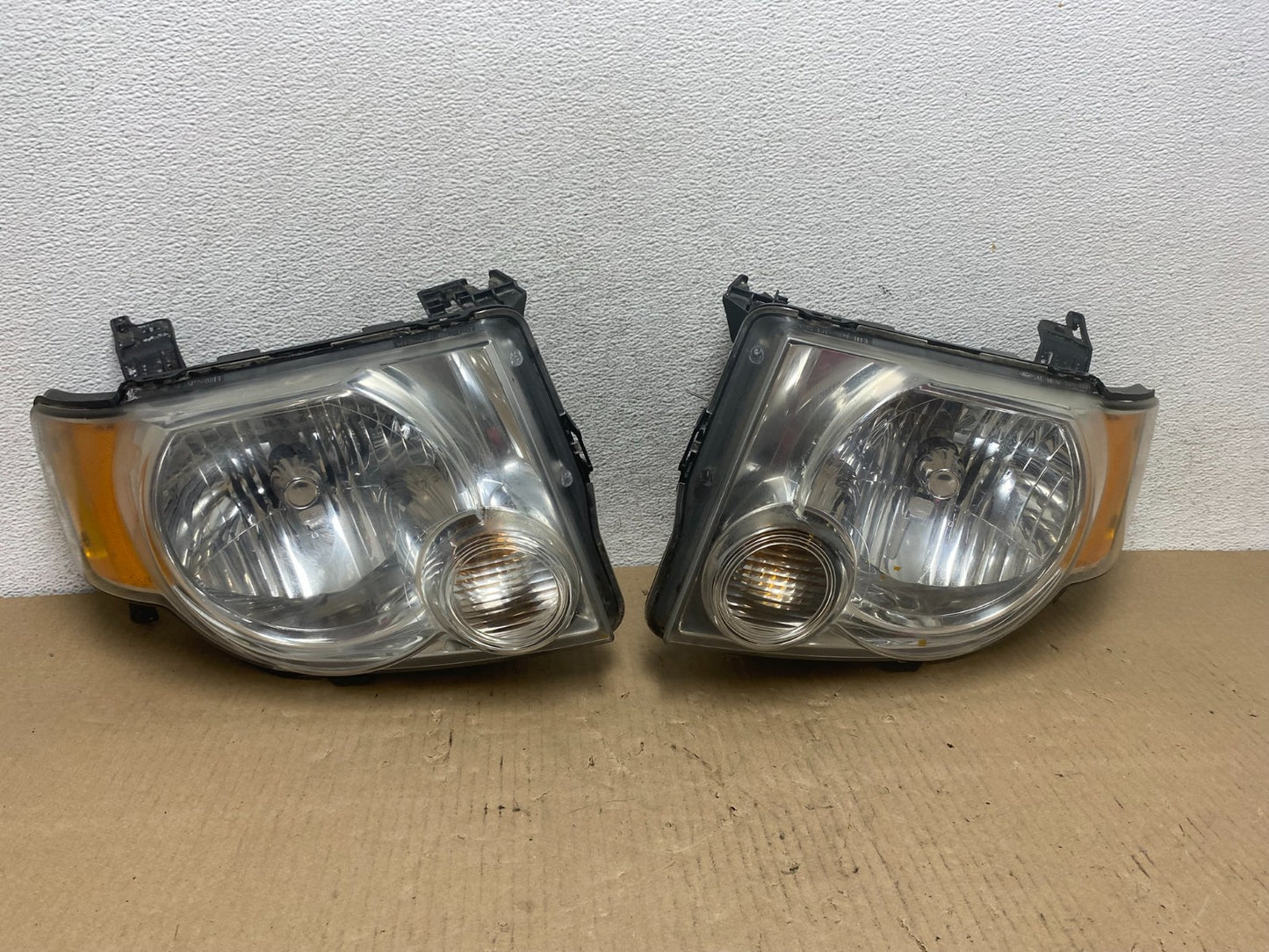 2008 to 2012 Ford Escape Headlights Left+Right Side Set Halogen AG7972 DW0