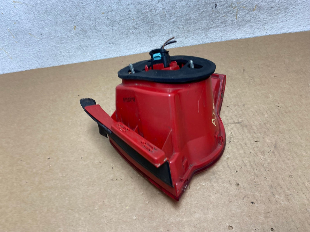 2006 to 2010 Volkswagen Passat Sedan Left Driver Side Tail Light AI3337 LK5