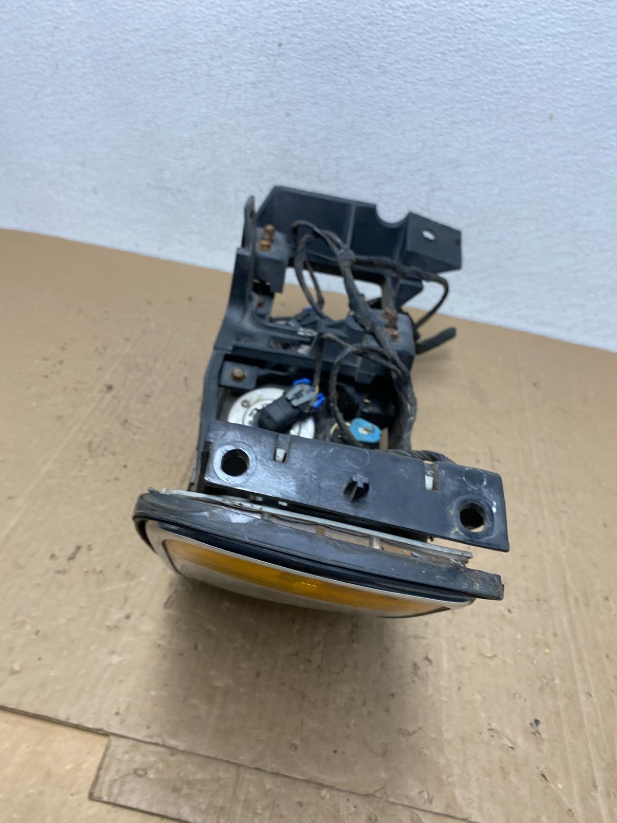 1994 1995 1996 Cadillac Deville Left Driver LH Headlight + Turn Signal AC5871 DW8