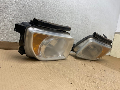 2003 to 2006 Honda Element Left+Right Side Headlights U2699 DW2