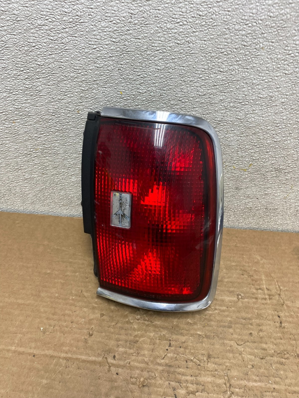 1991 - 1996 Oldsmobile 98 Ninety Eight Right Passenger RH Tail Light Z2915 DG0