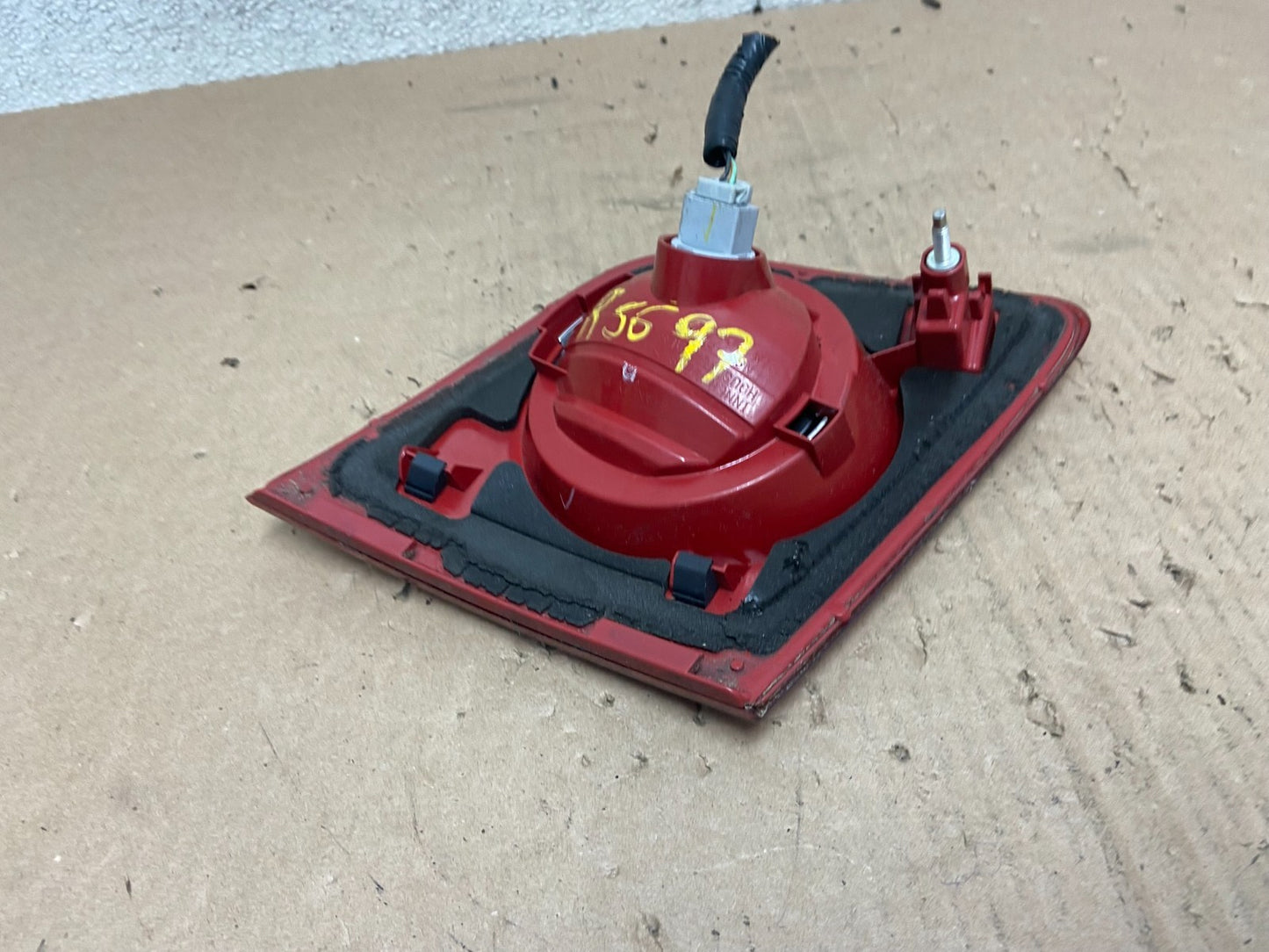 2004 2005 2006 Mazda 3 Sedan Right Passenger RH  Side Tail Light inner R5697 DW5
