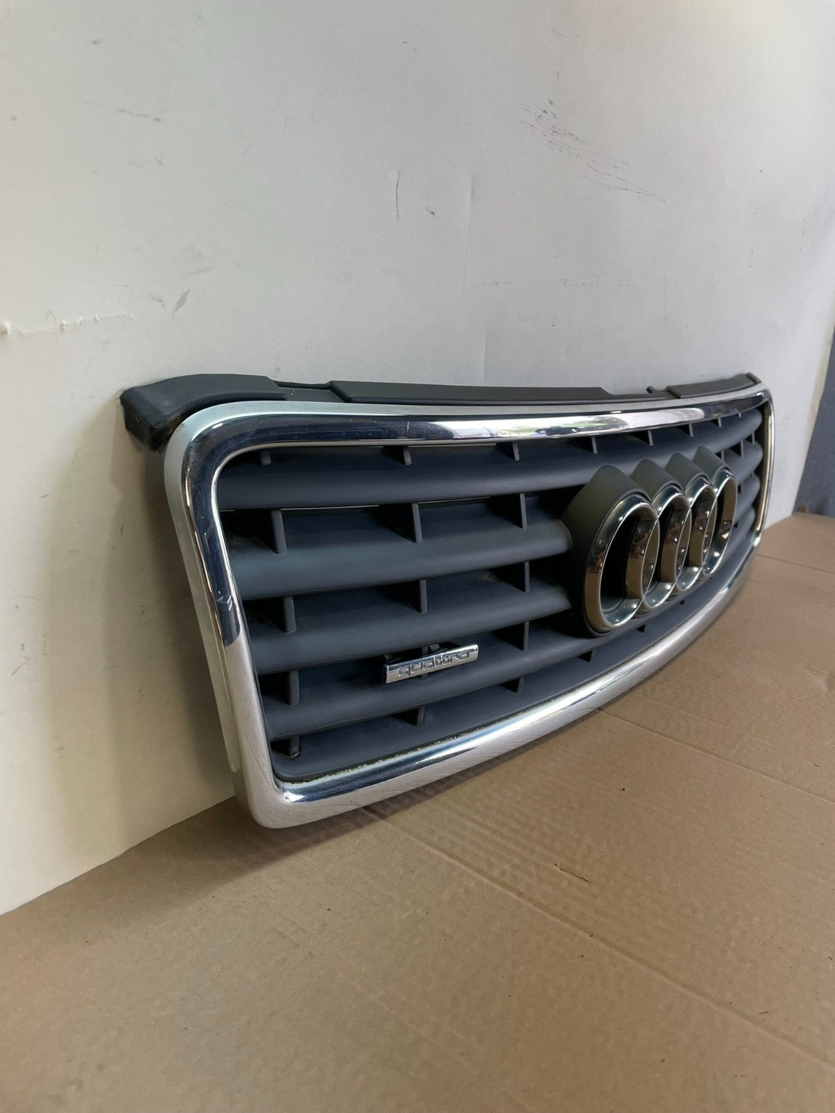 2000 to 2002 Audi A4 Upper Front Grill Grille ah6451 DG2