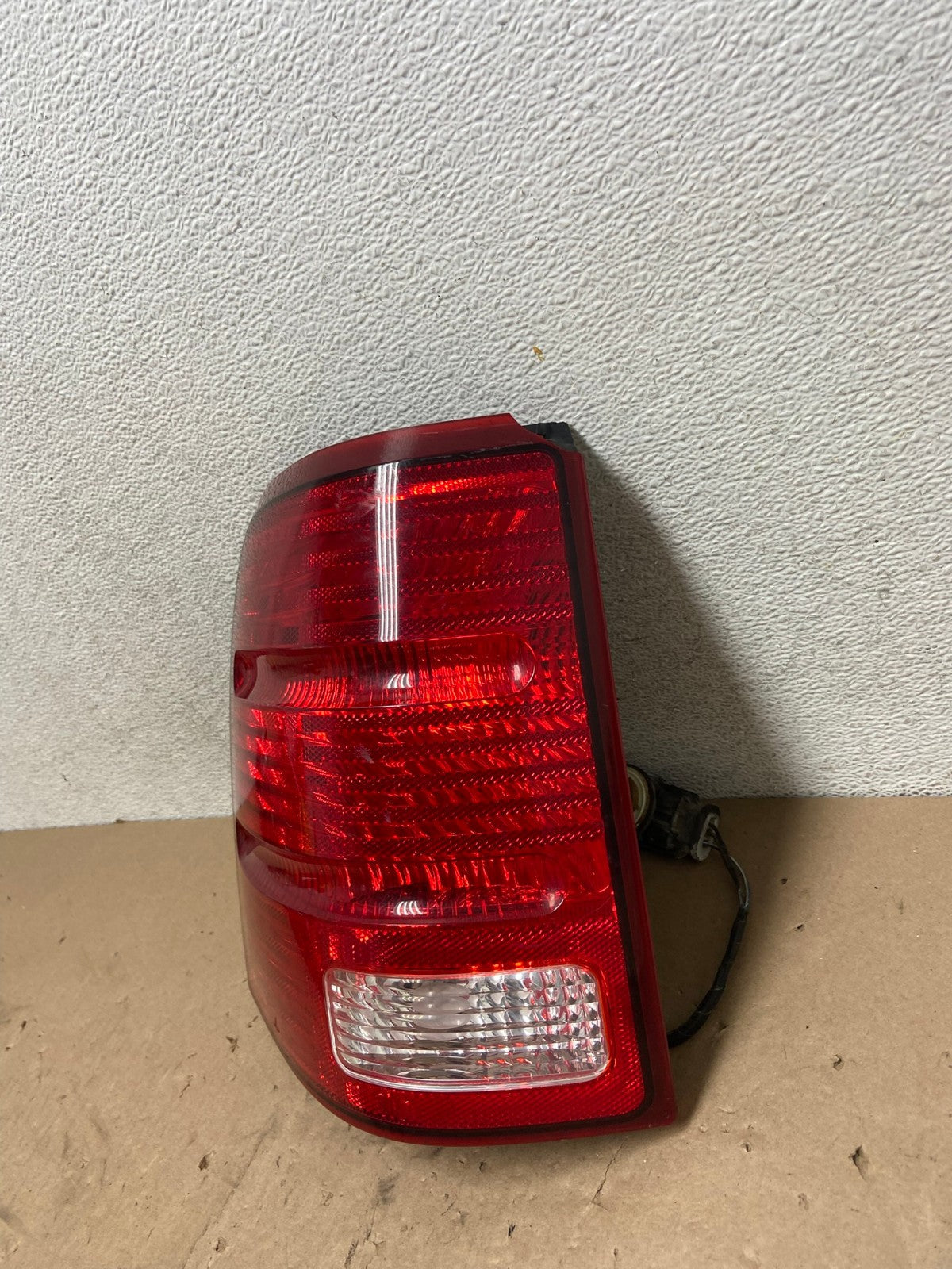 2002 to 2005 Ford Explorer Left Driver Lh Side Tail light AG5347 LK2