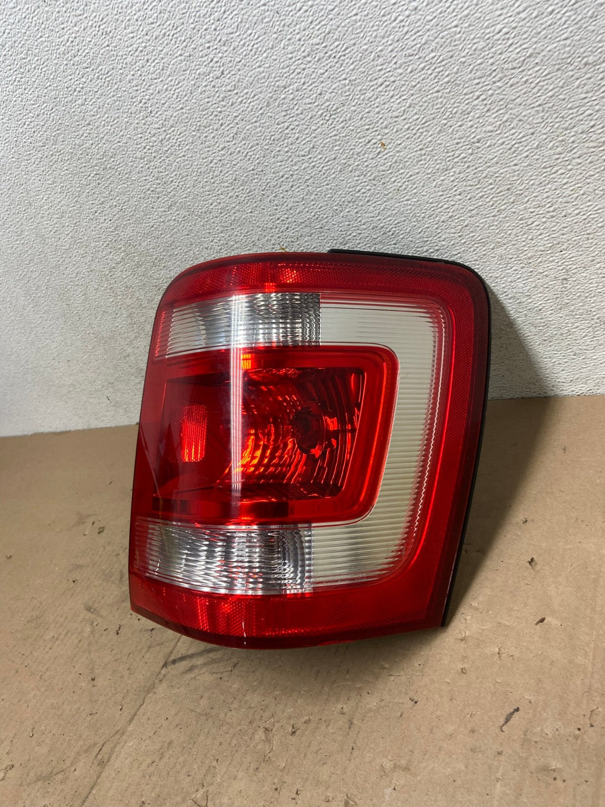 2008 to 2012 Ford Escape Right Passenger RH Side Tail Light AG4816 LK1