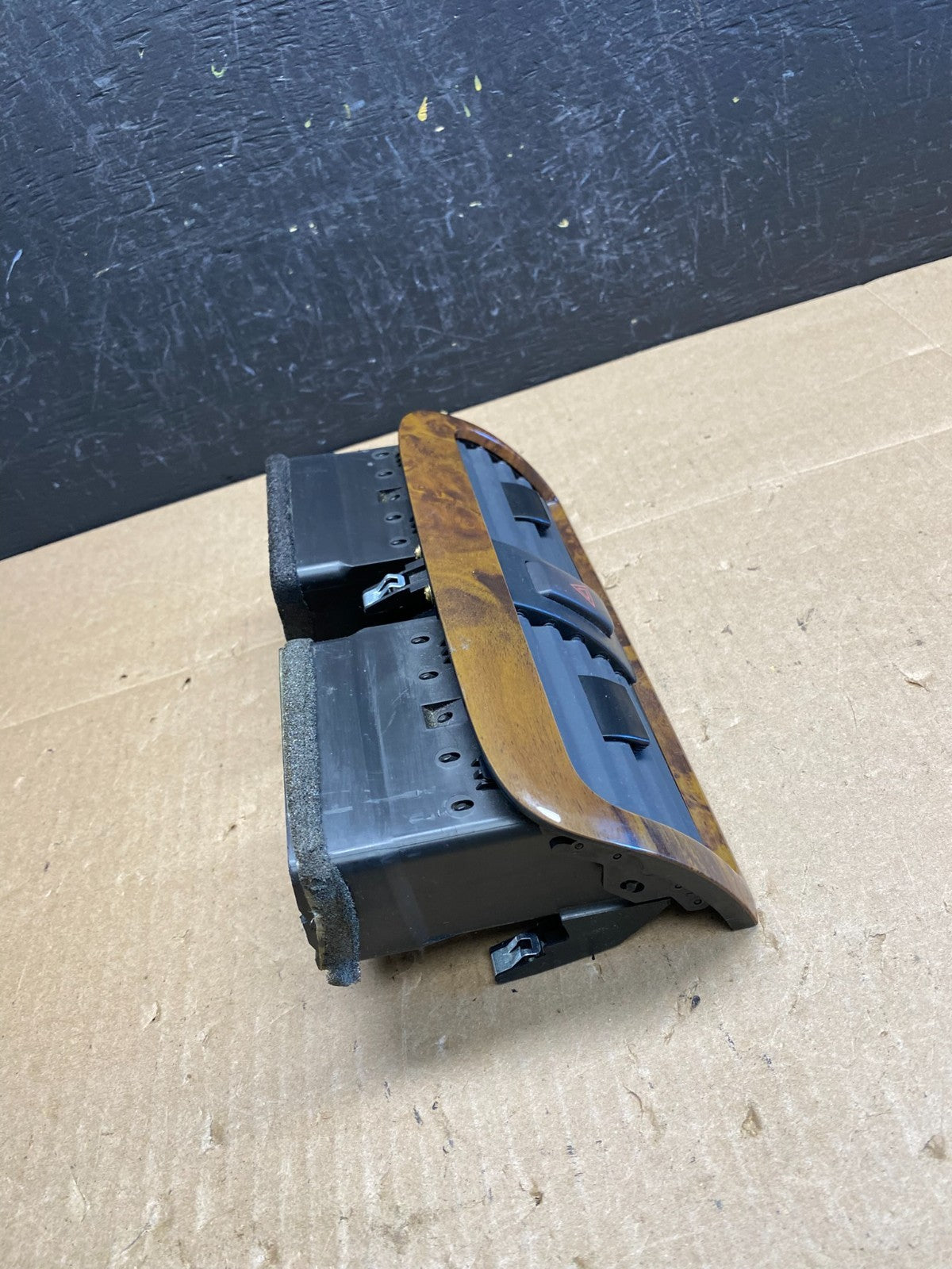2000 to 2004 Toyota Avalon Center Console Dashboard Air Vent AE1769 DG2