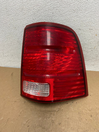 2002 to 2005 Ford Explorer Right Passenger Rh Side Tail light AD7984 LK0