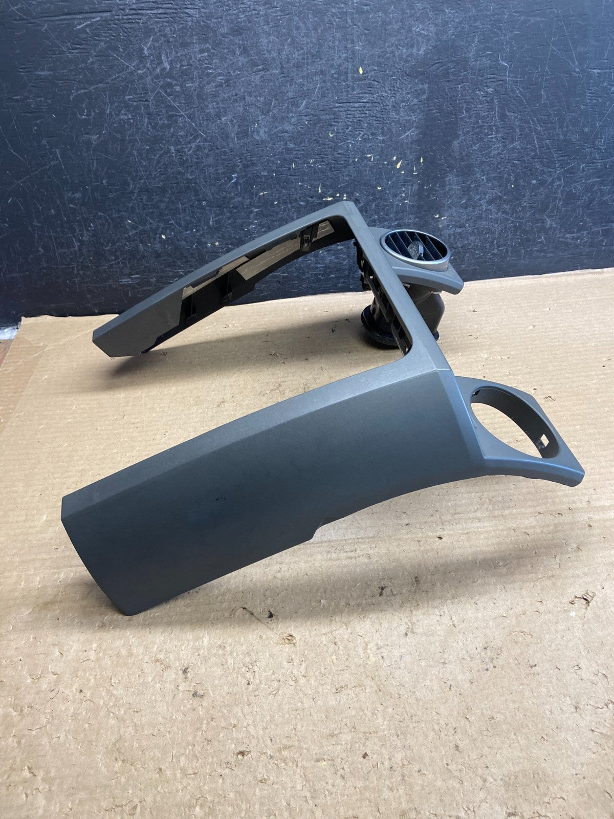 2005-2009 Land Rover LR3 Center Dashboard Air Vent AH3993 DG2