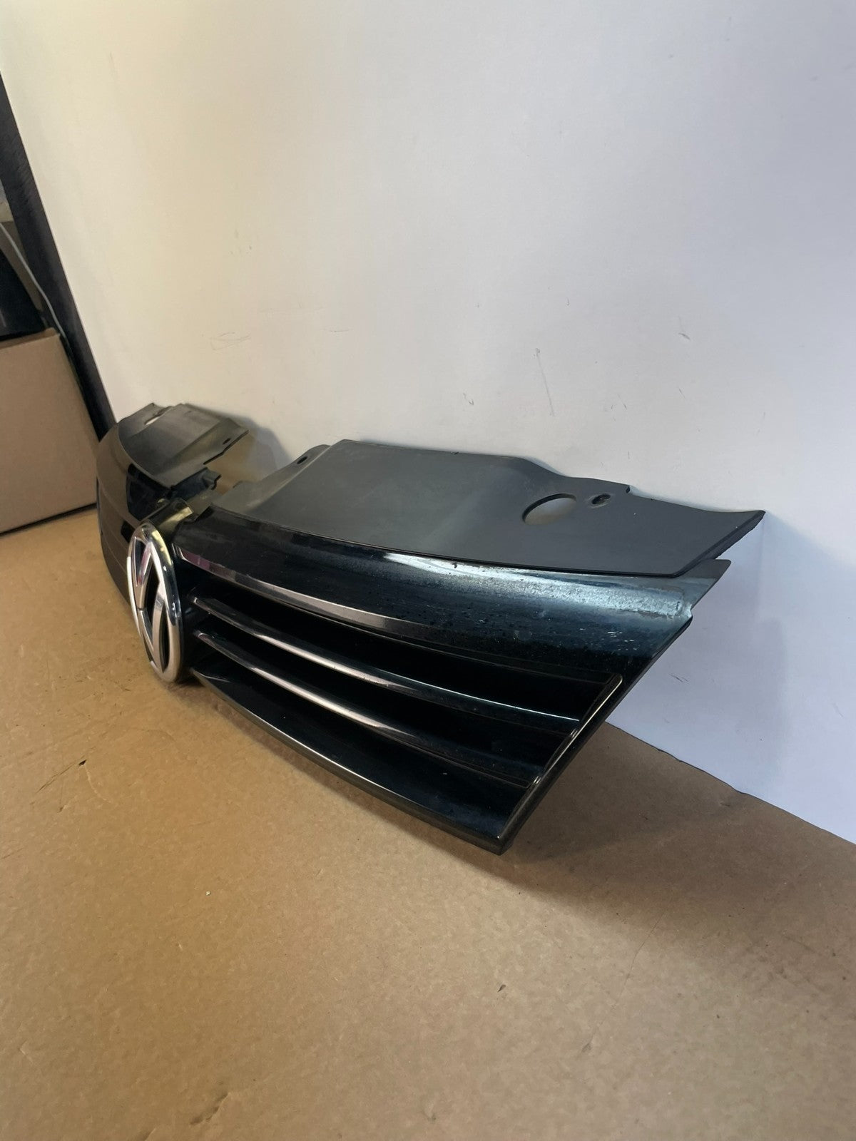 2011 to 2014 Volkswagen Jetta Sedan Front Upper Grille Grill ag9793 DG1