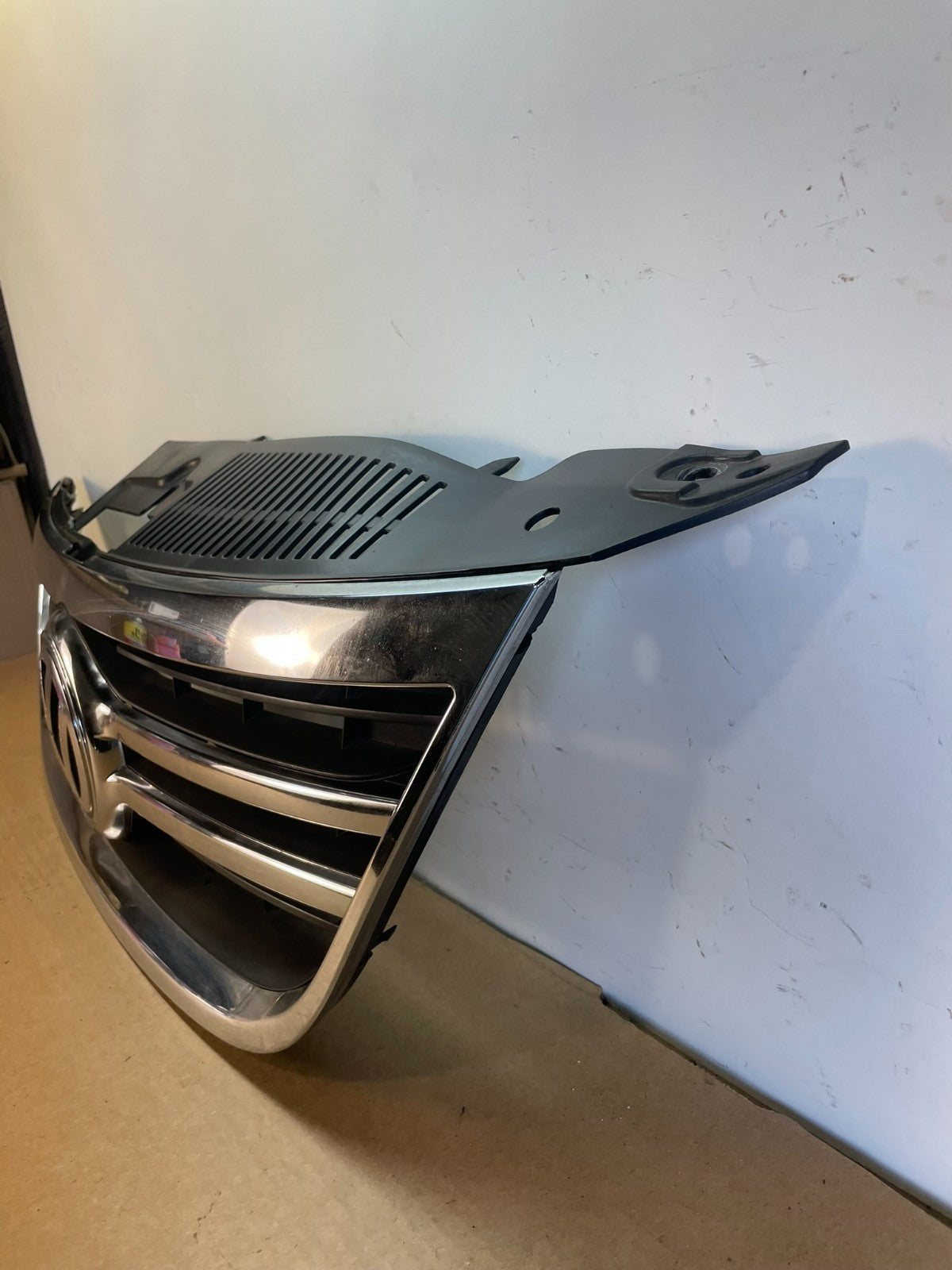 2009 to 2011 Volkswagen Tiguan Front Upper Grill Grille Aftermarket AF8703 DG1