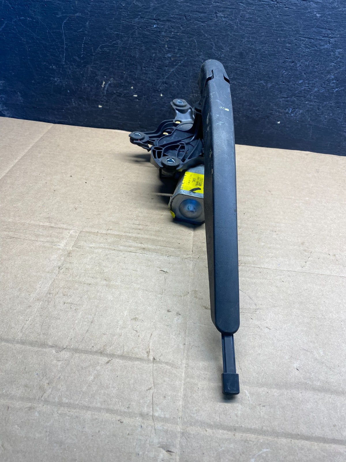 2011 to 2019 Ford Explorer Rear Windshield Wiper Motor AE8241 DG2