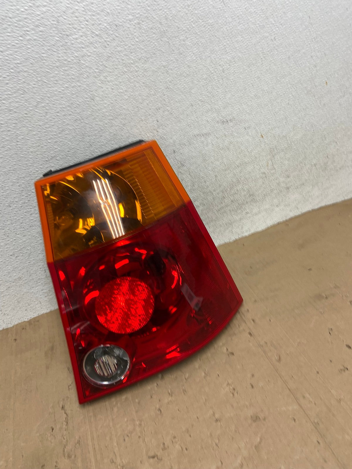 2004 to 2006 Chrysler Pacifica Right Passenger Rh Side Tail Light AE9213 LK2