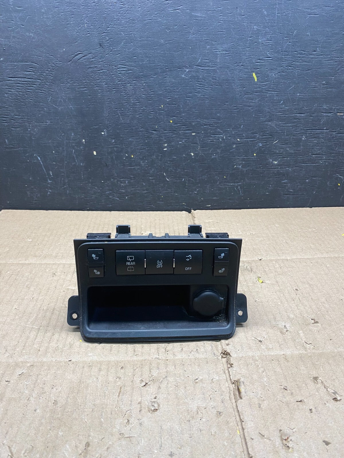 2008 2016 GMC Acadia Traverse Center Console Switch Panel Bezel Outlet L5426 DG0