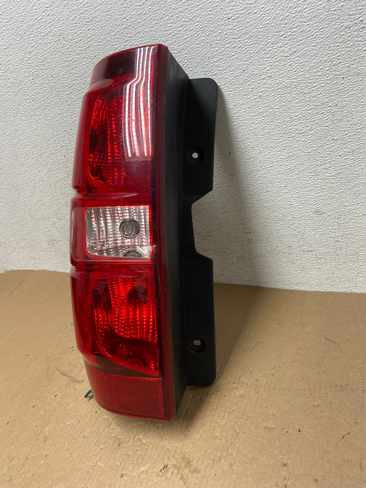 2008-2014 Chevrolet Tahoe Suburban Driver Lh Left Side Tail Light AD7676 LK1