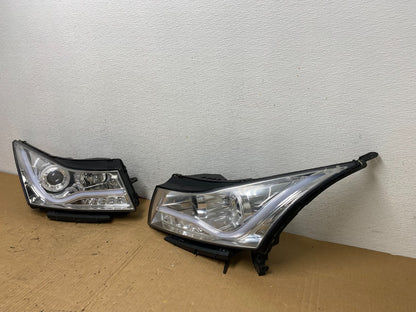 2011 to 2015 Chevrolet Cruze Halogen Left+Right Set Headlights AC7721 DG1