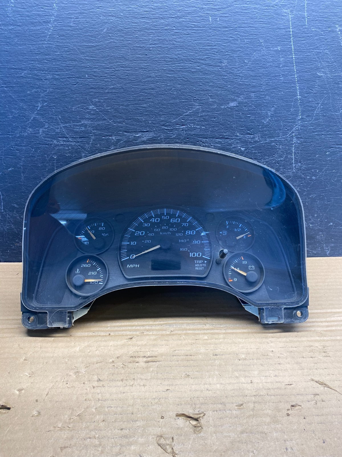 2003 to 2007 Chevrolet Express Speedometer Cluster Gauge 25755008 AE4778 DG0