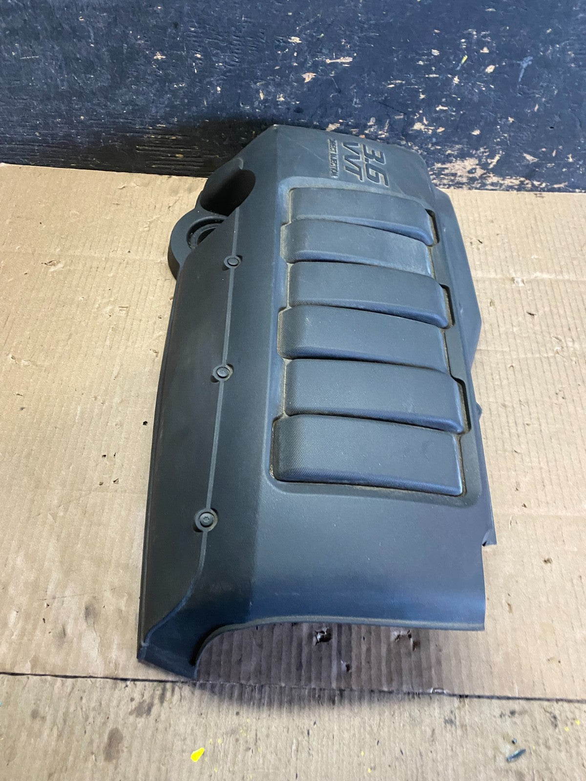 2007 to 2008 GMC Acadia 3.6L VVT Engine Cover Shield OEM W5775 DG2
