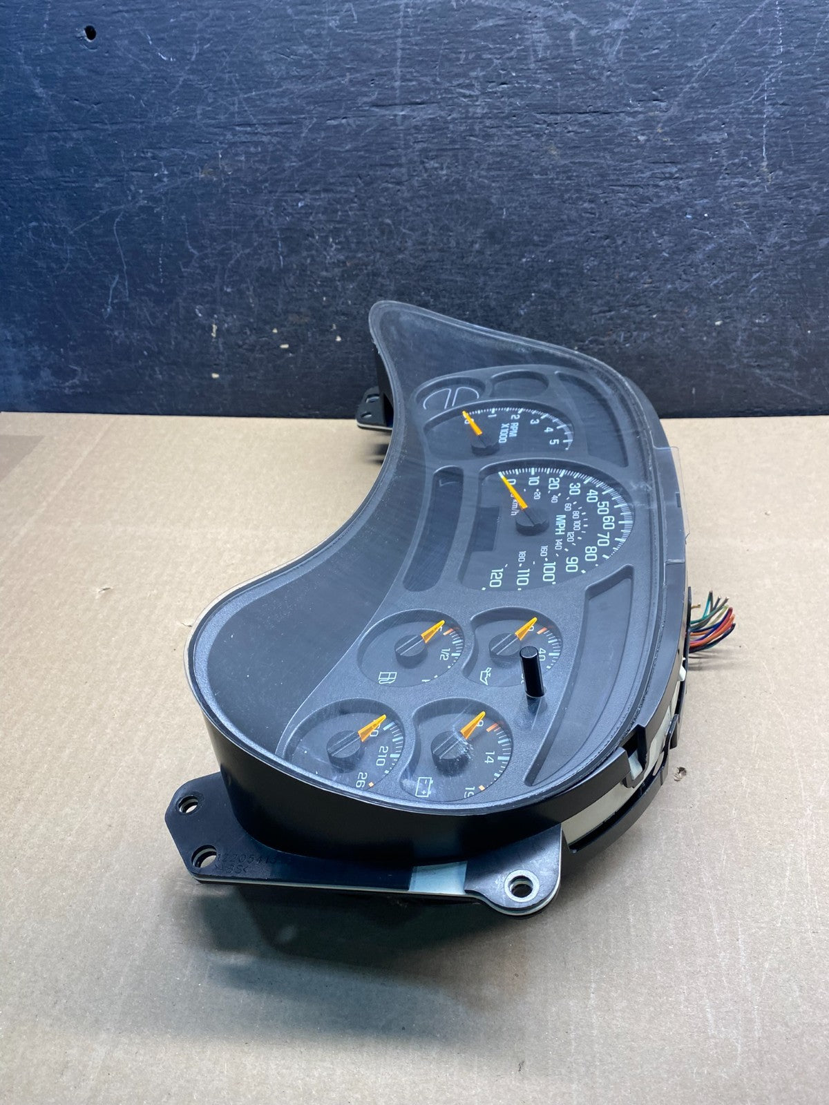 2003 to 2006 Chevrolet Silverado Speedometer Instrument Cluster AG7445 DG2