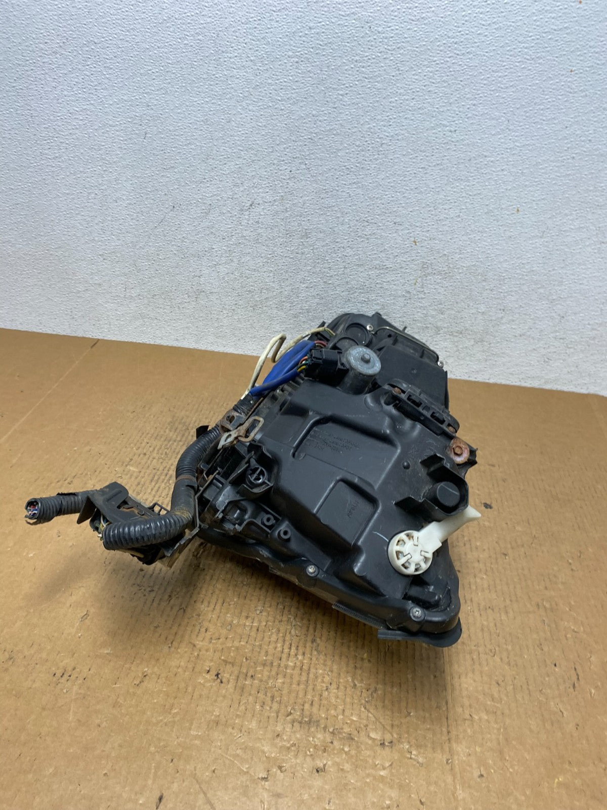 2006 - 2010 Lexus IS250 Right Passenger RH Side Xenon Headlight AE2712 DW7