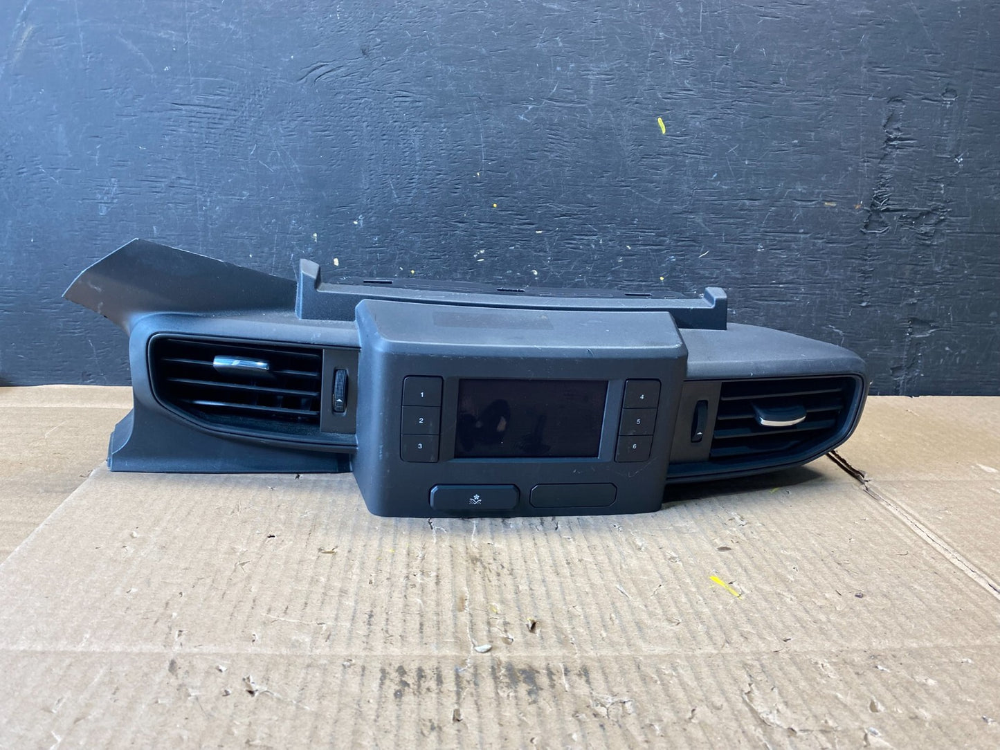 2020 to 2023 Ford Explorer Console Radio Display Screen Air Vents L6815 DG0