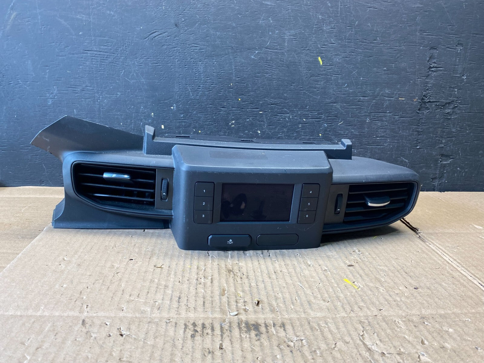 2020 to 2023 Ford Explorer Console Radio Display Screen Air Vents L6815 DG0