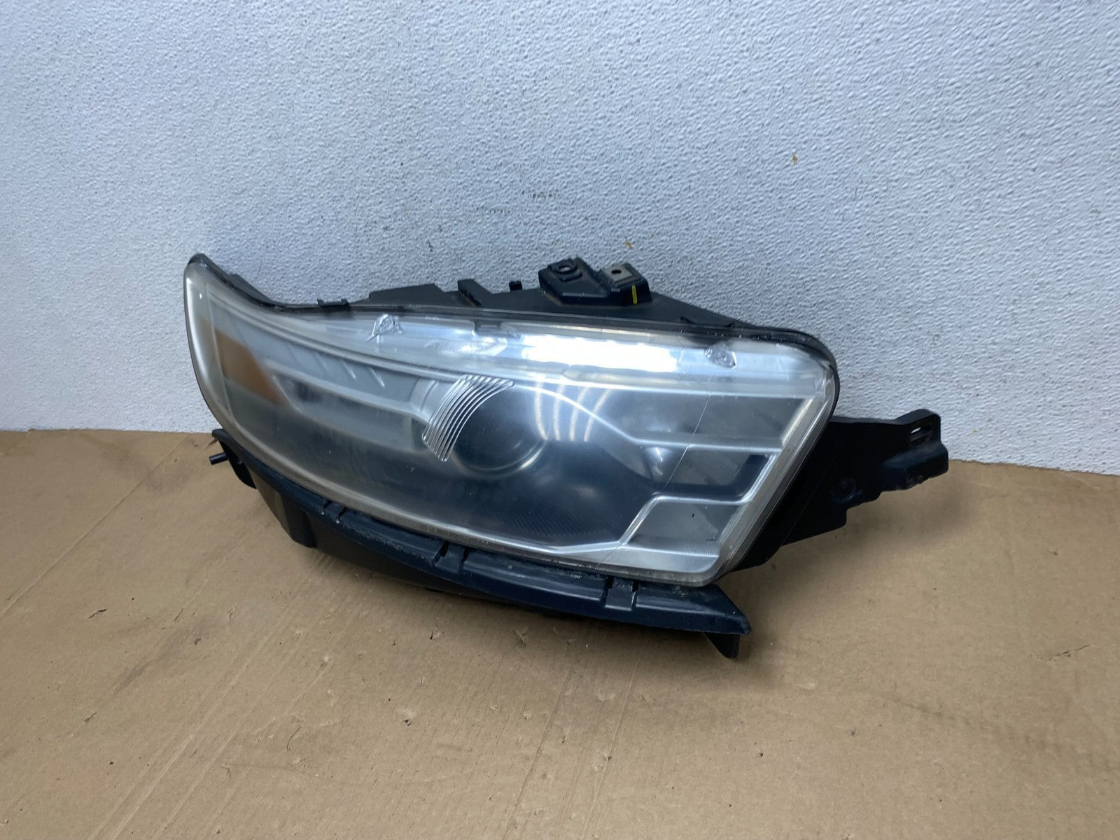 2013 to 2019 Ford Taurus Right Passenger RH Side Headlight Halogen AE9101 DW1